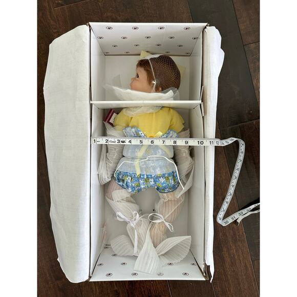 Ashton Drake 'Soo Big Butterfly' Original Issue Vinyl RealTouch Collectible Doll - Picture 7 of 9